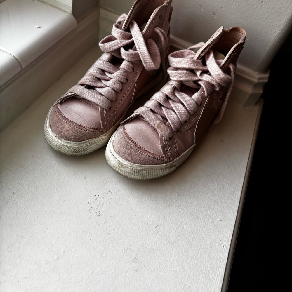 Nike Women's Dusty Rose High-Top Nike blazers